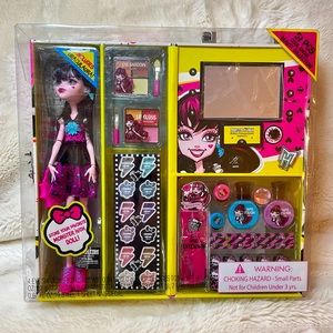 MONSTER HIGH DRACULAURA + COOL GHOUL BEAUTY COLLECTION